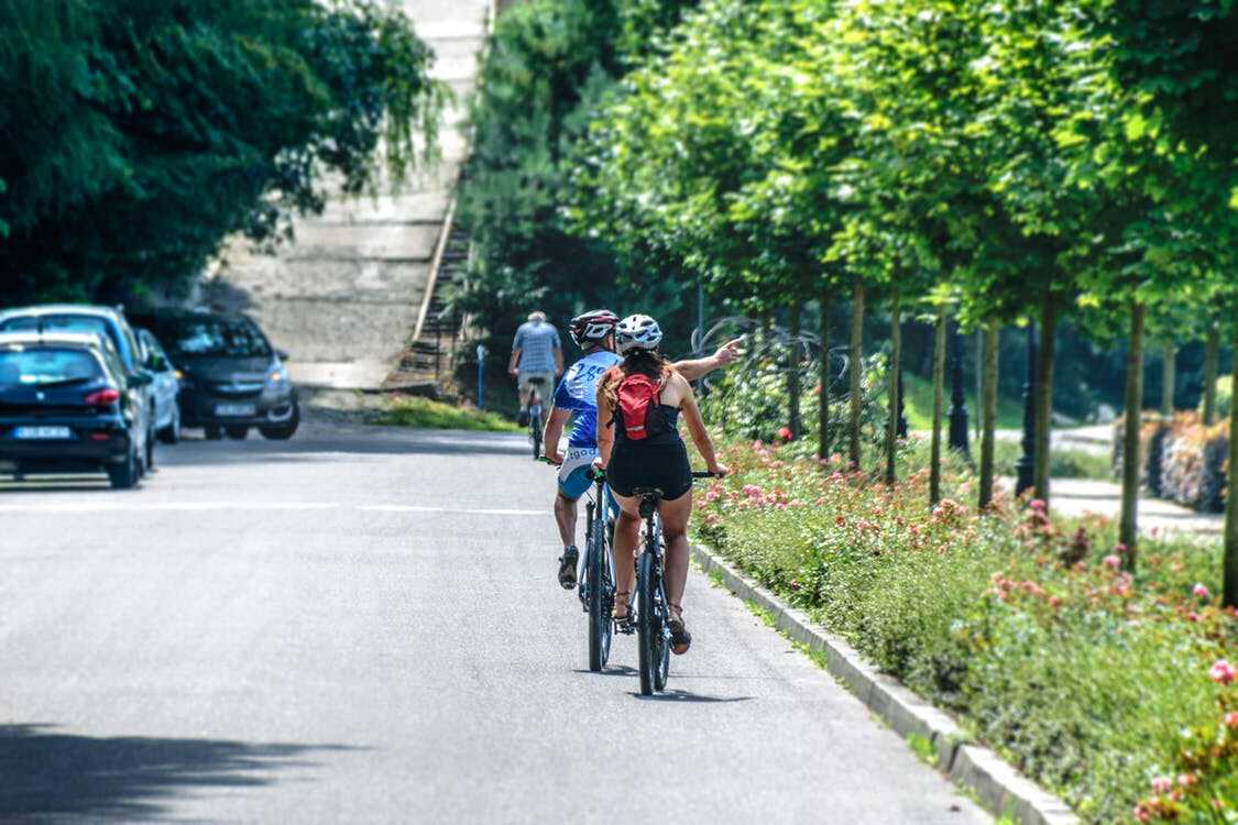 gibt es kinder die mit 2 fahrrad fahren